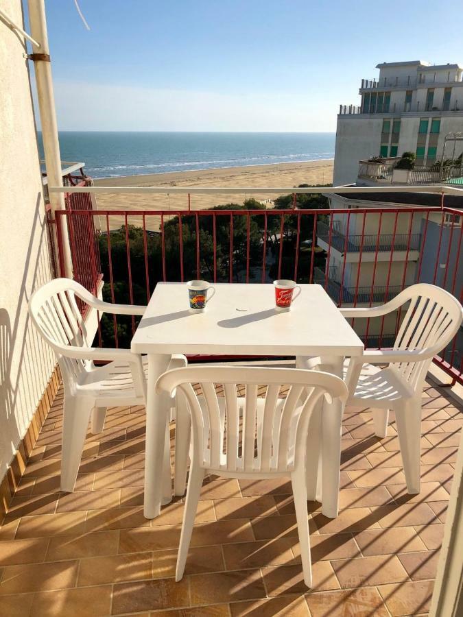 Residence Cristallo Lignano Sabbiadoro Bagian luar foto