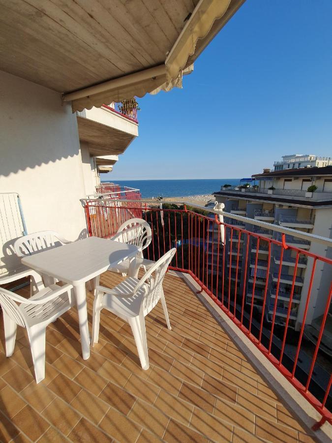 Residence Cristallo Lignano Sabbiadoro Bagian luar foto